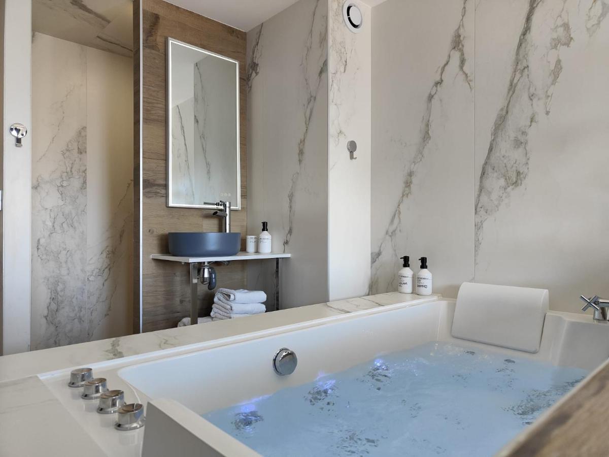Suites JM - Les Pins Marines - Jacuzzi&Vue Mer Bandol Extérieur photo