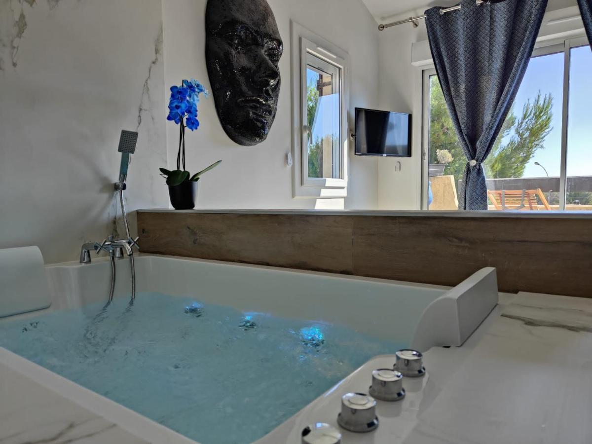 Suites JM - Les Pins Marines - Jacuzzi&Vue Mer Bandol Extérieur photo