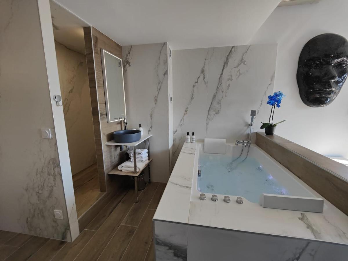 Suites JM - Les Pins Marines - Jacuzzi&Vue Mer Bandol Extérieur photo